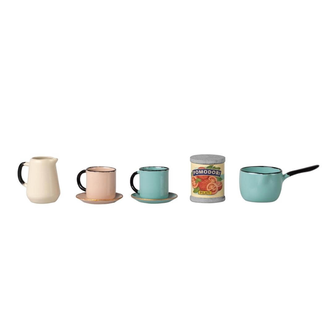 Mouse-Sized Kitchen Counter Set